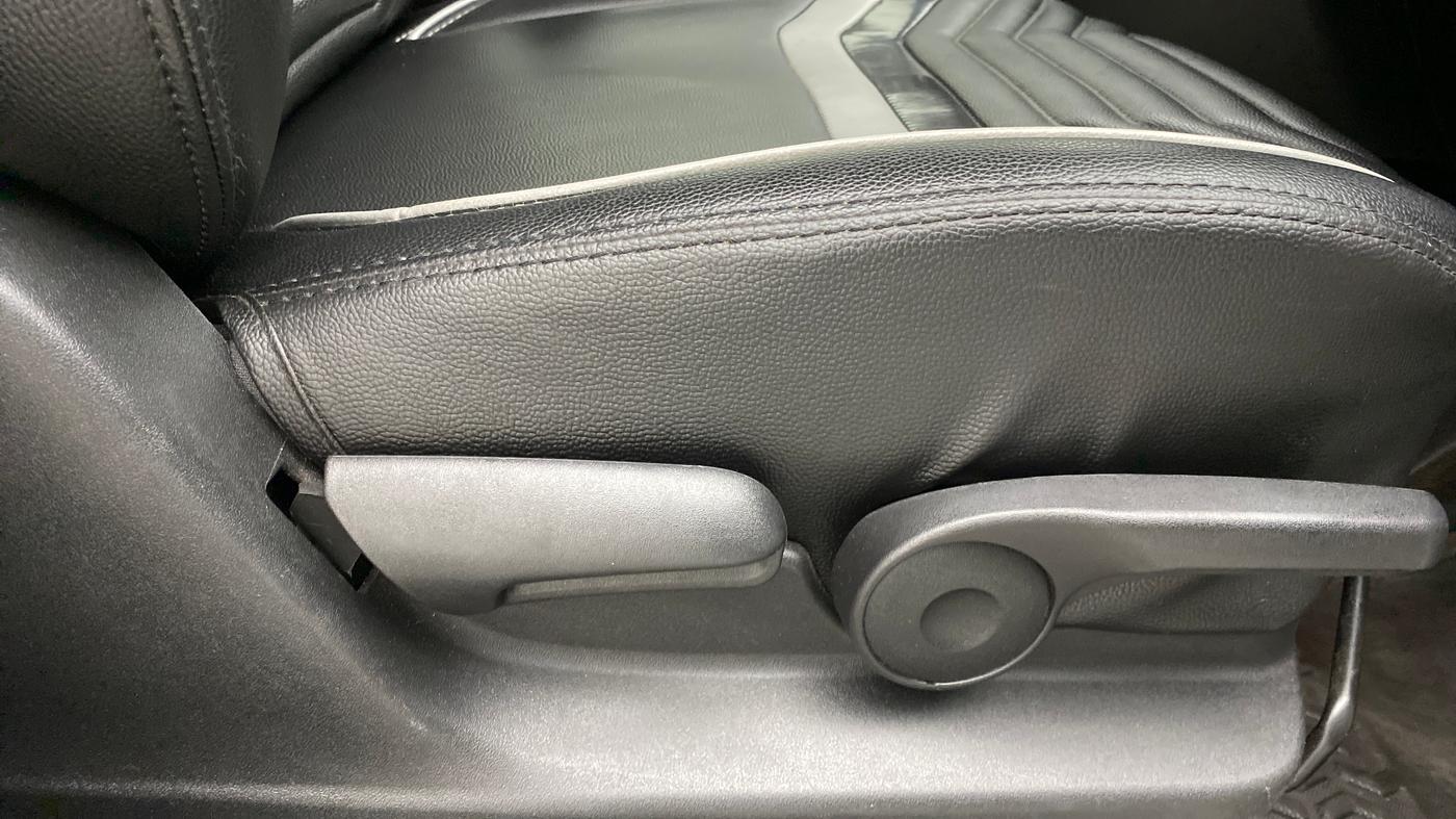 2020 Maruti Vitara Brezza ZXI+ AT SHVS DUAL TONE, Petrol, Automatic, 30,051 km, Driver Side Adjustment Panel