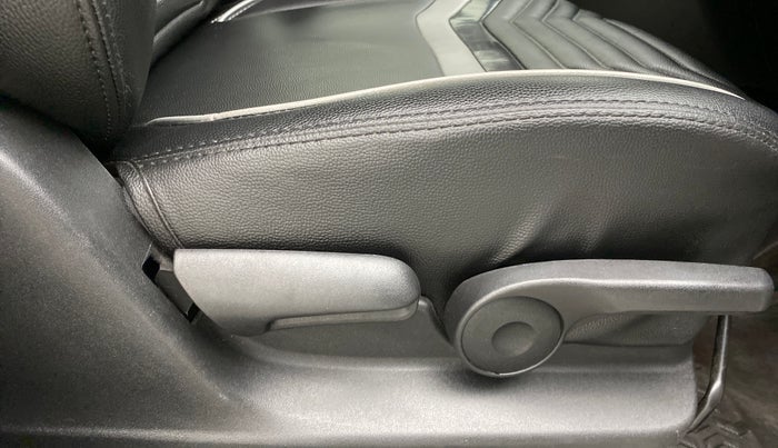 2020 Maruti Vitara Brezza ZXI+ AT SHVS DUAL TONE, Petrol, Automatic, 30,051 km, Driver Side Adjustment Panel