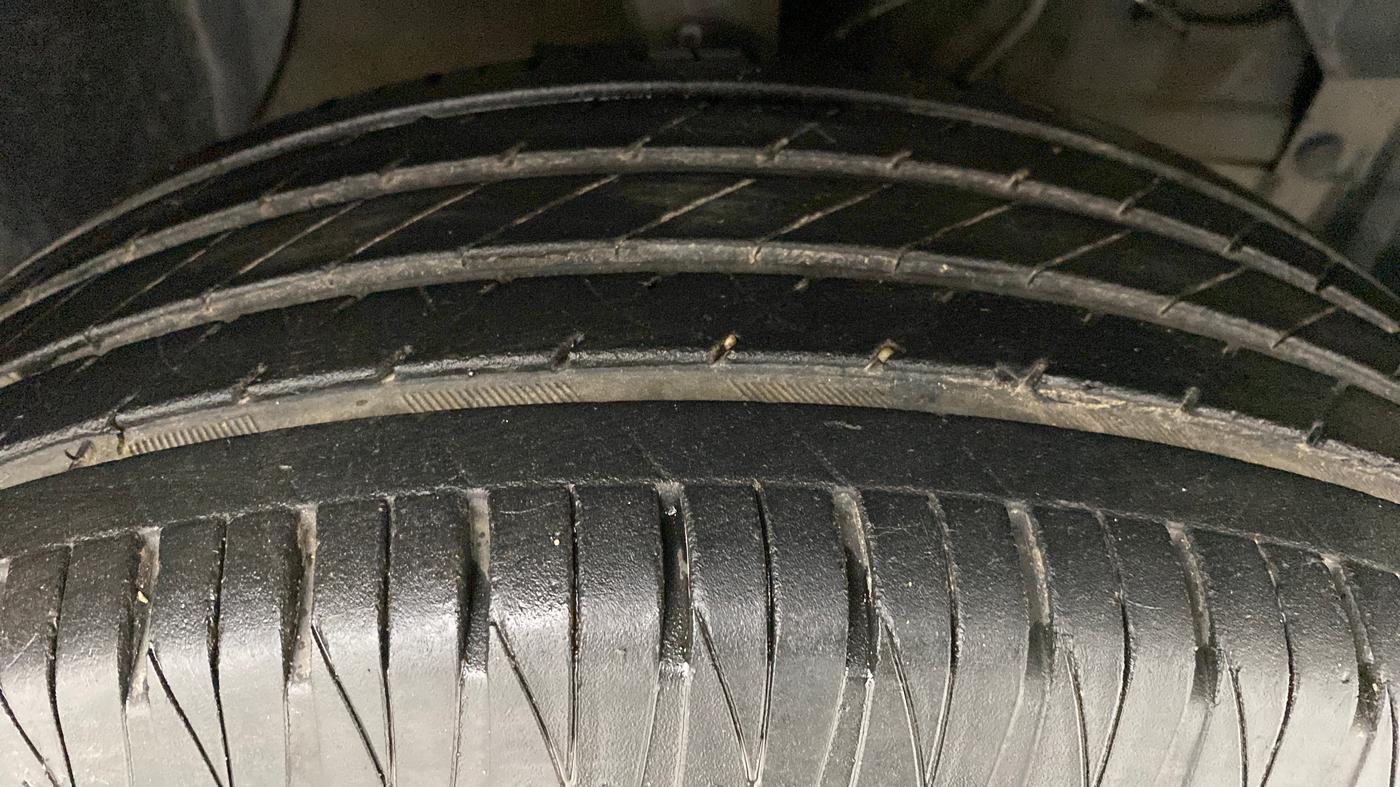 2020 Maruti Vitara Brezza ZXI+ AT SHVS DUAL TONE, Petrol, Automatic, 30,051 km, Right Front Tyre Tread