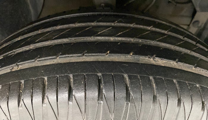 2020 Maruti Vitara Brezza ZXI+ AT SHVS DUAL TONE, Petrol, Automatic, 30,051 km, Right Front Tyre Tread