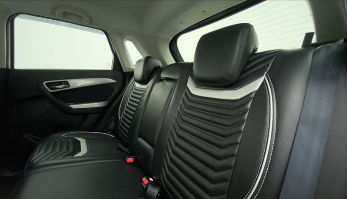 2020 Maruti Vitara Brezza ZXI+ AT SHVS DUAL TONE, Petrol, Automatic, 30,051 km, Right Side Rear Door Cabin