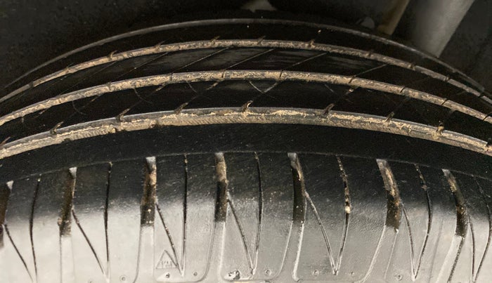 2020 Maruti Vitara Brezza ZXI+ AT SHVS DUAL TONE, Petrol, Automatic, 30,051 km, Left Rear Tyre Tread