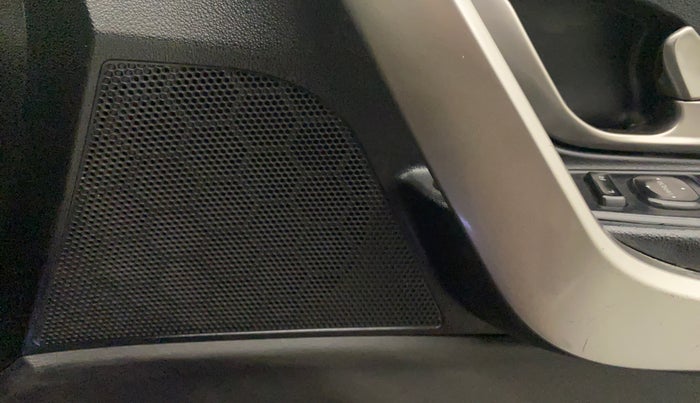 2018 Mahindra XUV500 W11, Diesel, Manual, 1,19,911 km, Speaker