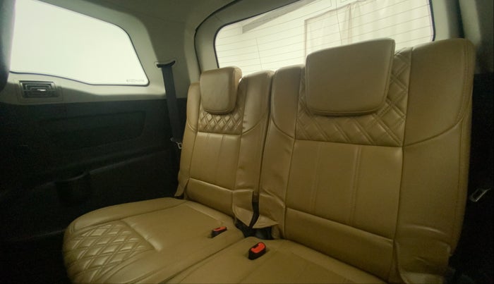2018 Mahindra XUV500 W11, Diesel, Manual, 1,19,911 km, Third Seat Row ( optional )