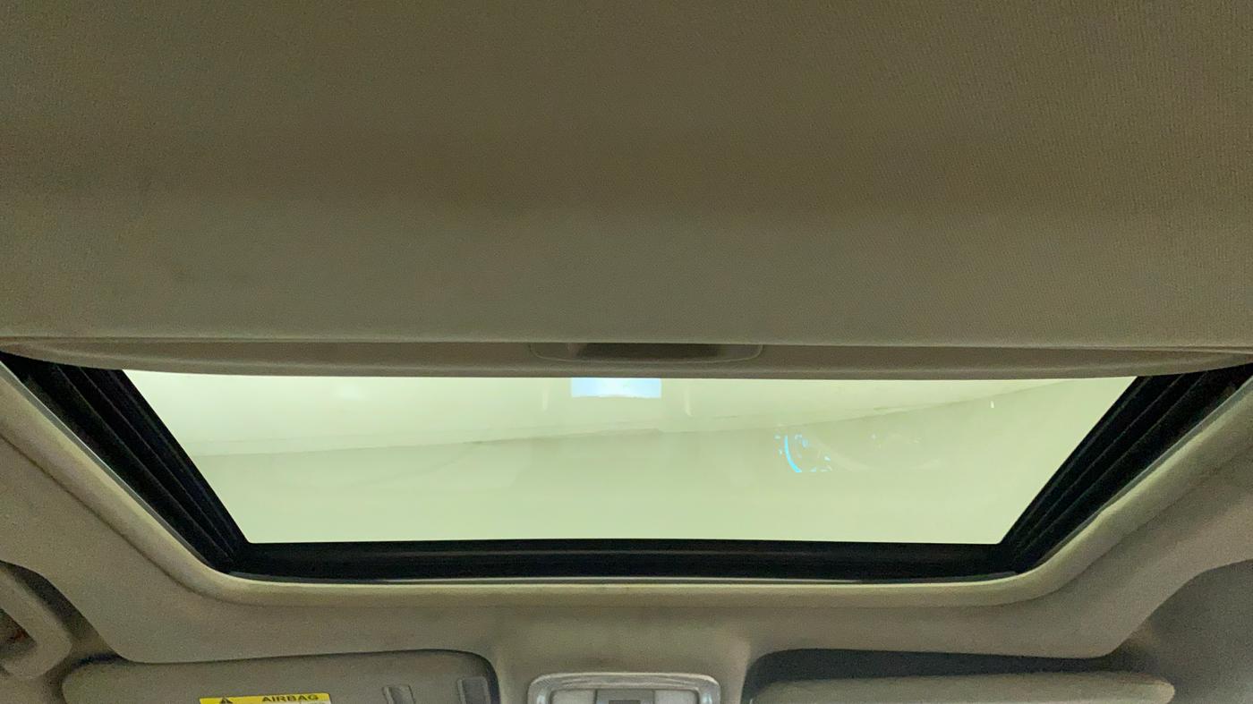 2018 Mahindra XUV500 W11, Diesel, Manual, 1,19,911 km, Moonroof/ Sunroof