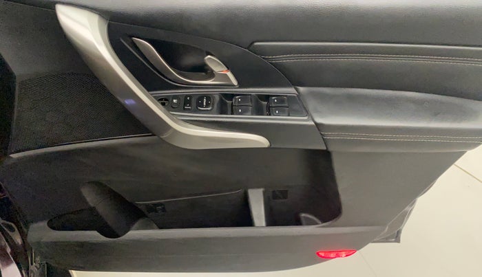 2018 Mahindra XUV500 W11, Diesel, Manual, 1,19,911 km, Driver Side Door Panels Control