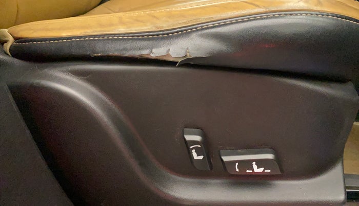 2018 Mahindra XUV500 W11, Diesel, Manual, 1,19,911 km, Driver Side Adjustment Panel