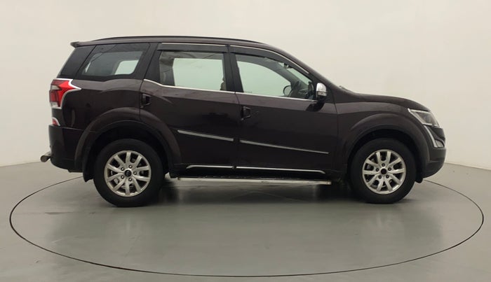 2018 Mahindra XUV500 W11, Diesel, Manual, 1,19,911 km, Right Side