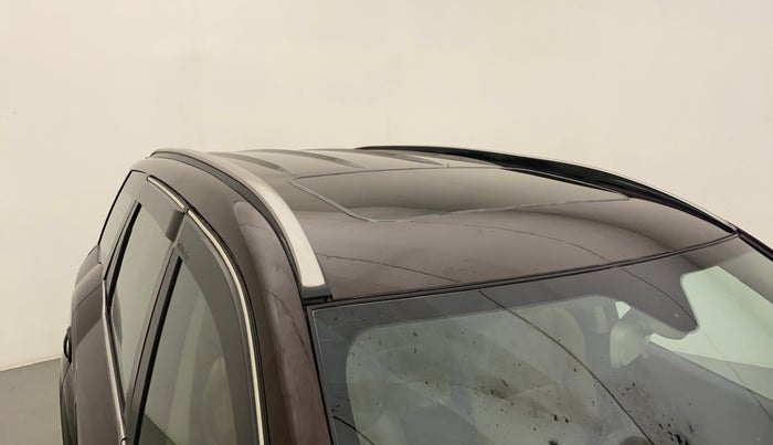 2018 Mahindra XUV500 W11, Diesel, Manual, 1,19,911 km, Roof