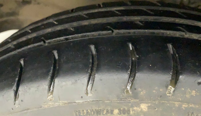 2012 Maruti Wagon R 1.0 LXI, Petrol, Manual, 67,164 km, Left Front Tyre Tread