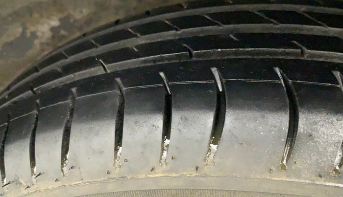 2012 Maruti Wagon R 1.0 LXI, Petrol, Manual, 67,164 km, Left Rear Tyre Tread