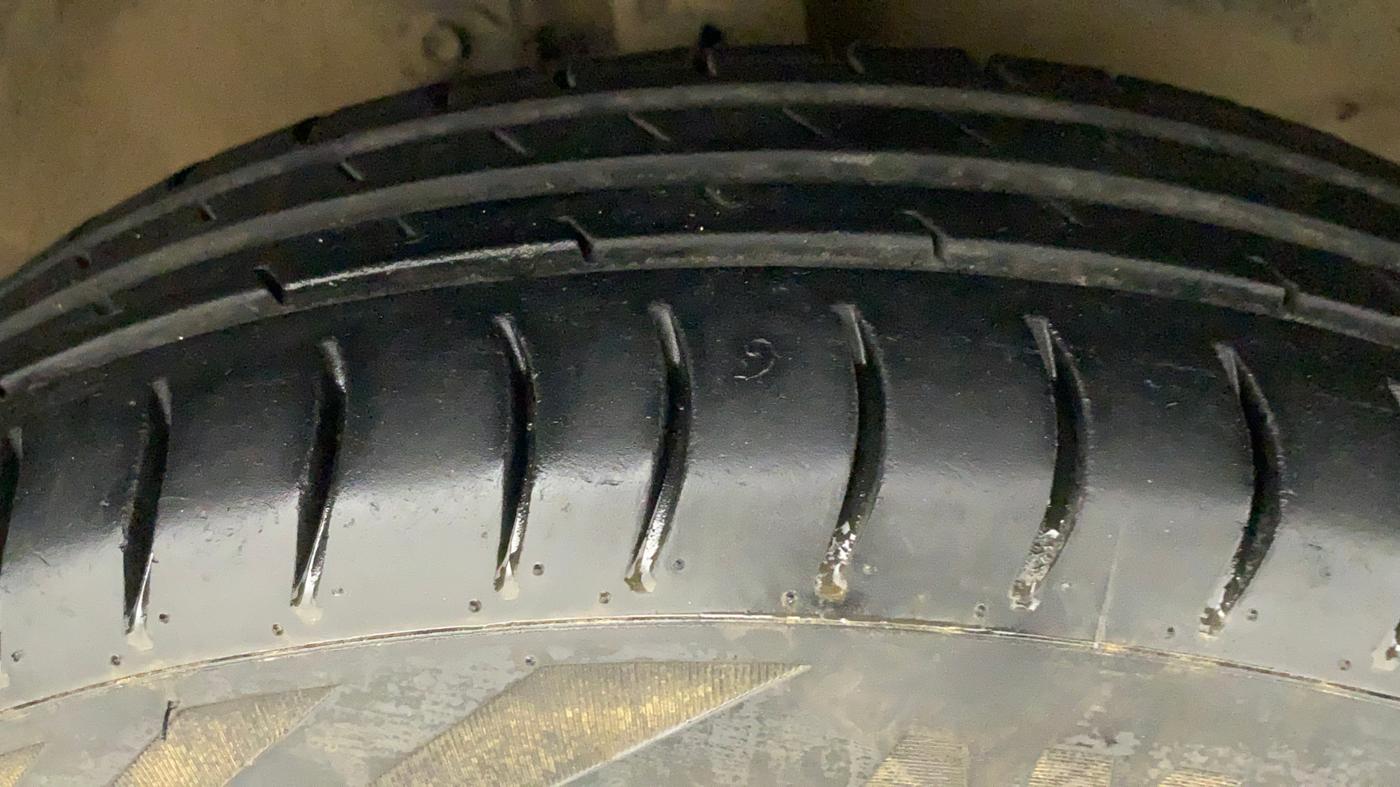 2012 Maruti Wagon R 1.0 LXI, Petrol, Manual, 67,164 km, Right Front Tyre Tread