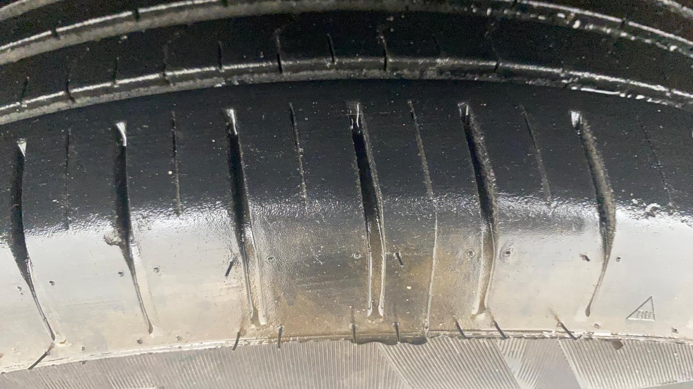 2017 Maruti Swift VXI, Petrol, Manual, 96,277 km, Left Front Tyre Tread