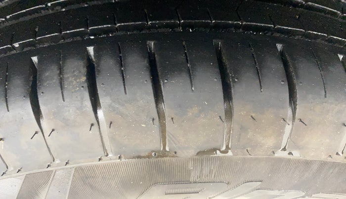2017 Maruti Swift VXI, Petrol, Manual, 96,277 km, Right Rear Tyre Tread