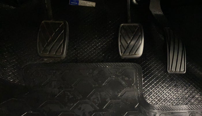 2017 Maruti Swift VXI, Petrol, Manual, 96,277 km, Pedals