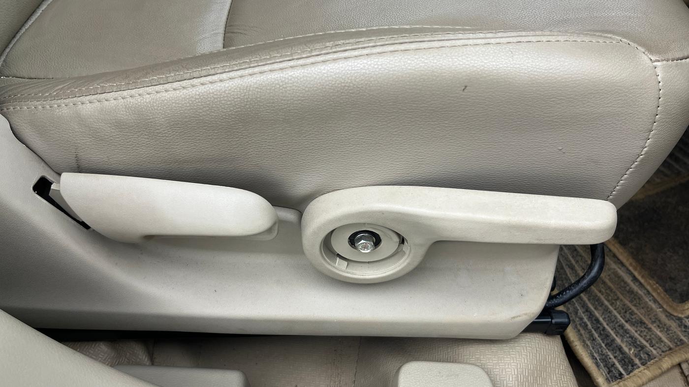 2017 Maruti Ciaz ALPHA  AT 1.4  PETROL, Petrol, Automatic, 26,512 km, Driver Side Adjustment Panel