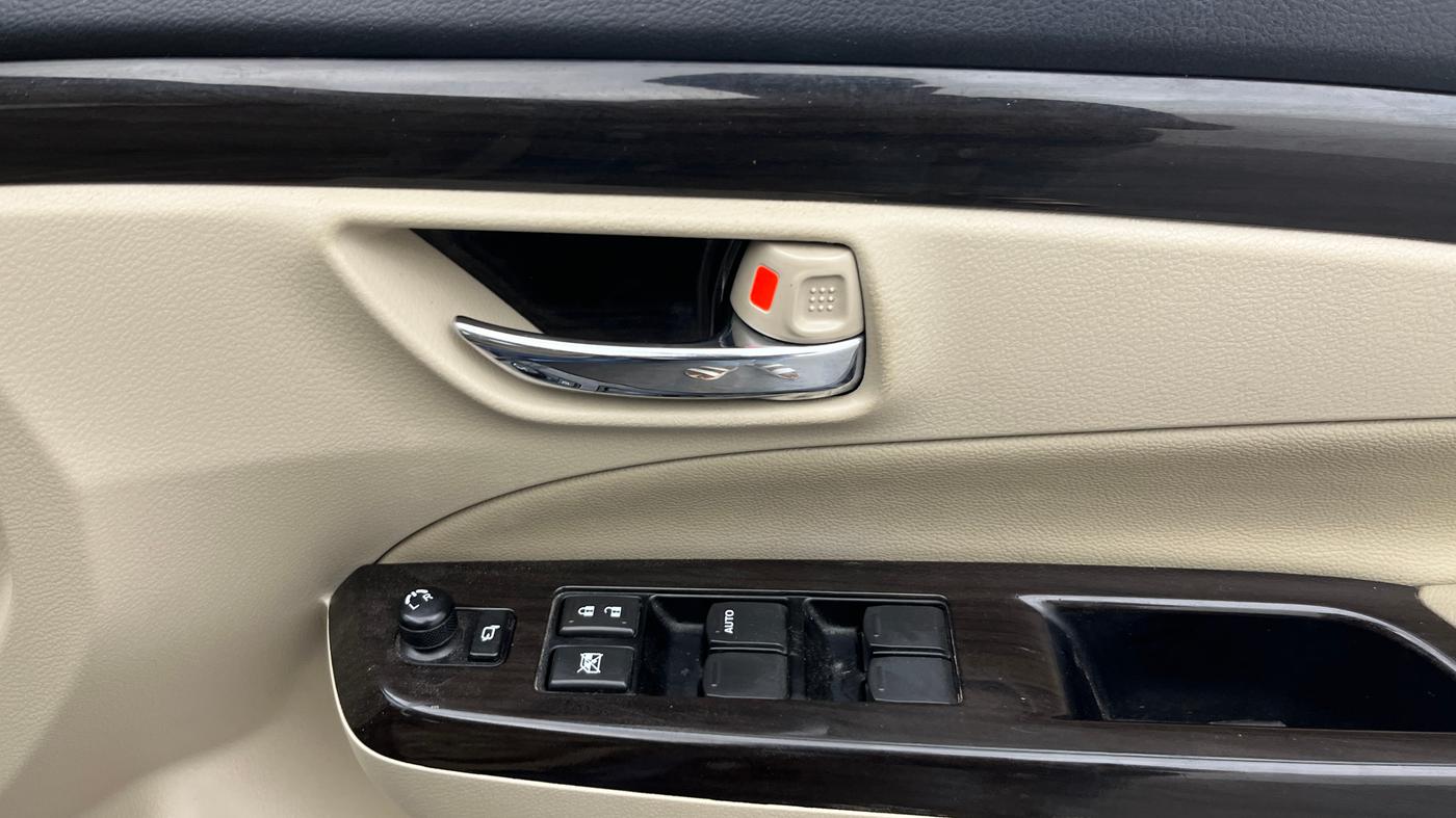 2017 Maruti Ciaz ALPHA  AT 1.4  PETROL, Petrol, Automatic, 26,512 km, Driver Side Door Panels Control