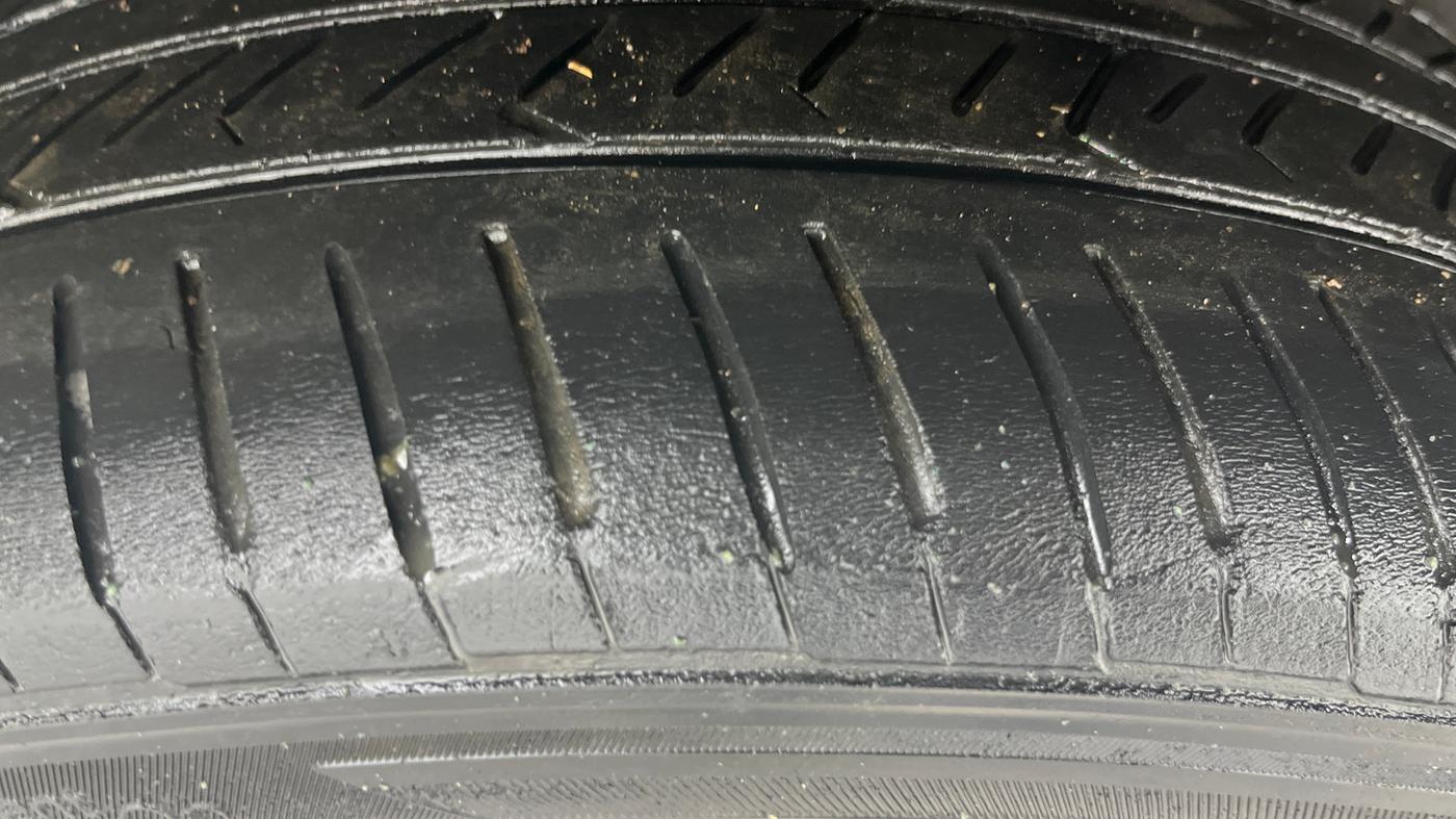 2017 Maruti Ciaz ALPHA  AT 1.4  PETROL, Petrol, Automatic, 26,512 km, Left Rear Tyre Tread