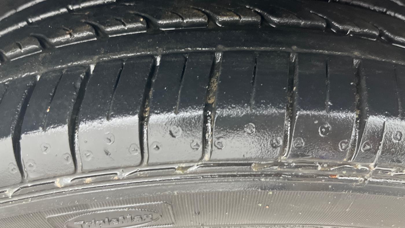 2017 Maruti Ciaz ALPHA  AT 1.4  PETROL, Petrol, Automatic, 26,512 km, Right Front Tyre Tread