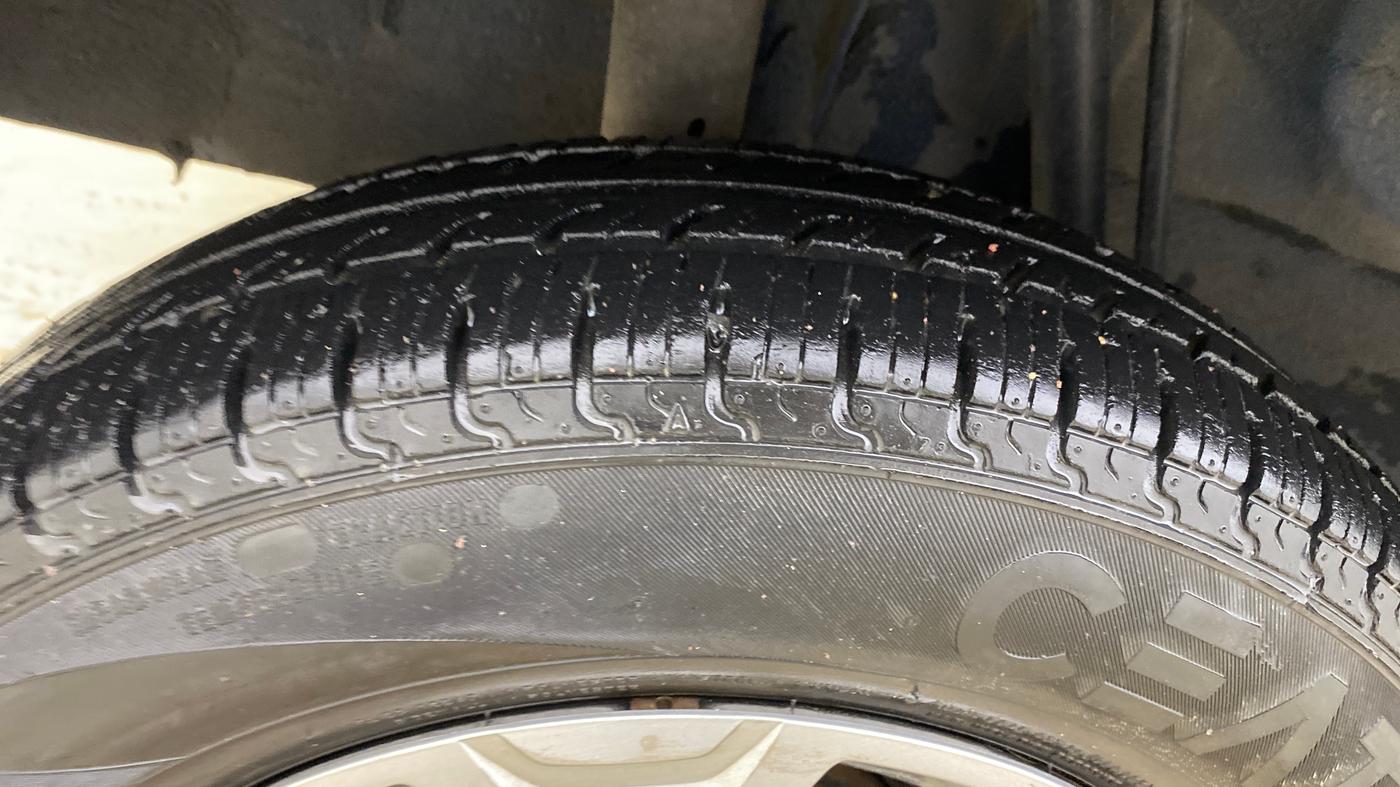 2019 Renault Kwid CLIMBER 1.0 AMT, Petrol, Automatic, 30,892 km, Right Rear Tyre Tread