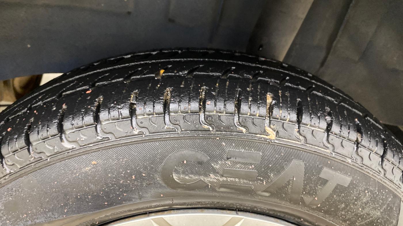 2019 Renault Kwid CLIMBER 1.0 AMT, Petrol, Automatic, 30,892 km, Left Rear Tyre Tread