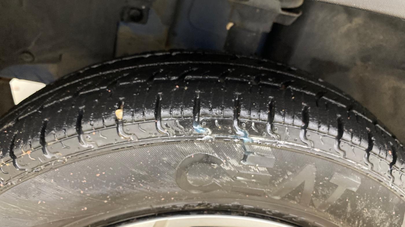 2019 Renault Kwid CLIMBER 1.0 AMT, Petrol, Automatic, 30,892 km, Left Front Tyre Tread