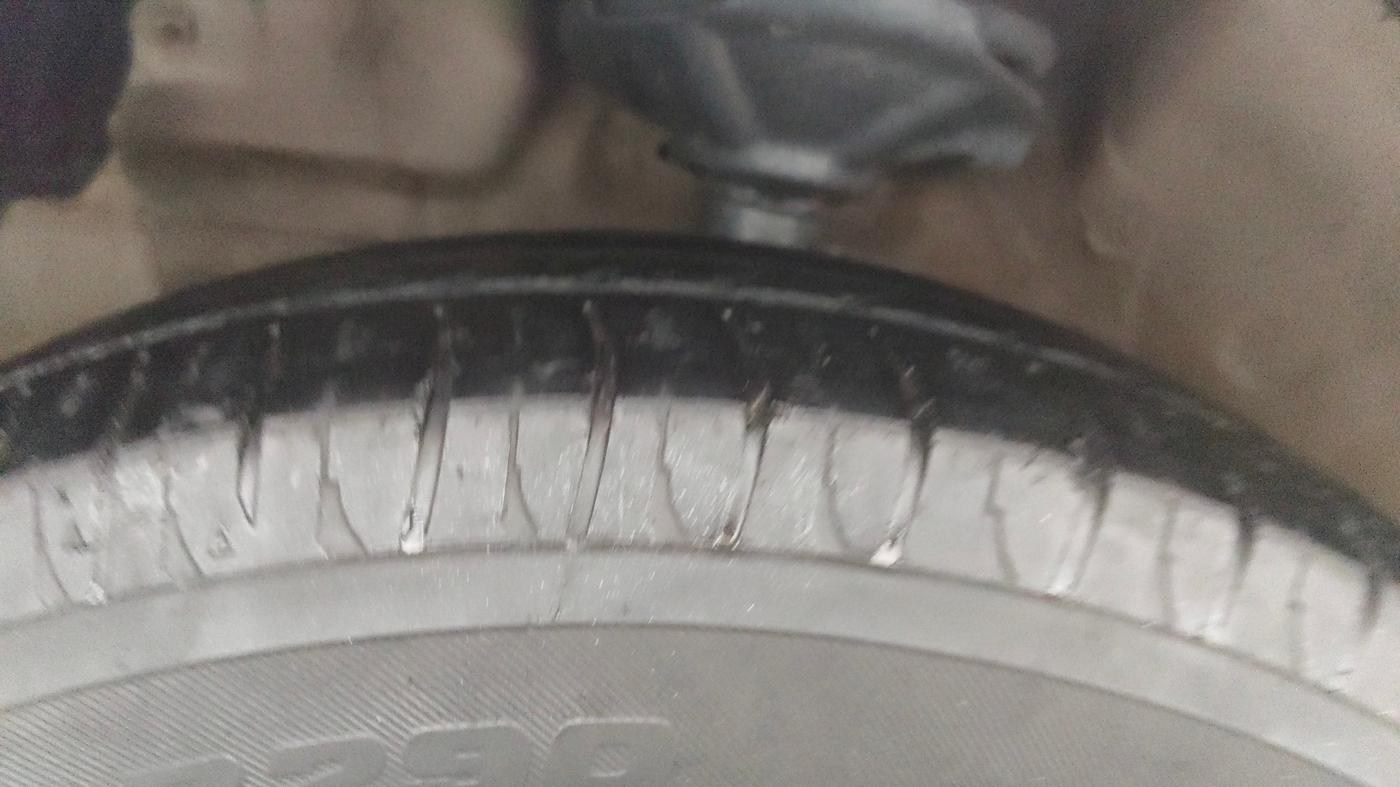 2014 Maruti Celerio VXI, Petrol, Manual, 1,27,819 km, Left Front Tyre Tread