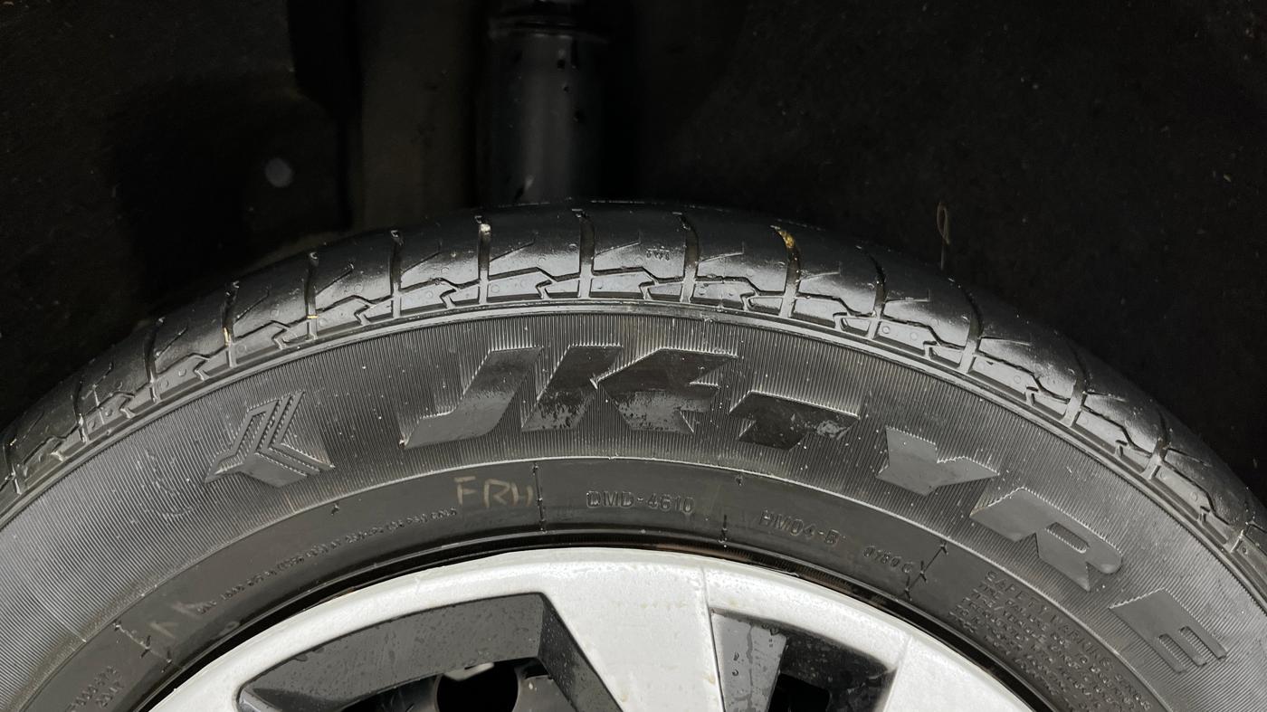 2023 KIA CARENS PRESTIGE 1.5 PETROL 7 STR, Petrol, Manual, 28,072 km, Right Rear Tyre Tread