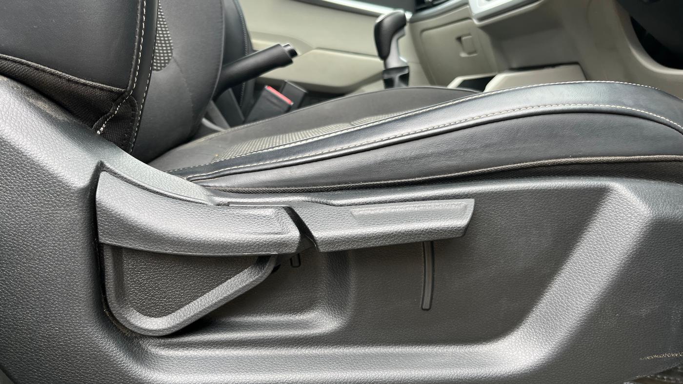 2023 KIA CARENS PRESTIGE 1.5 PETROL 7 STR, Petrol, Manual, 28,072 km, Driver Side Adjustment Panel