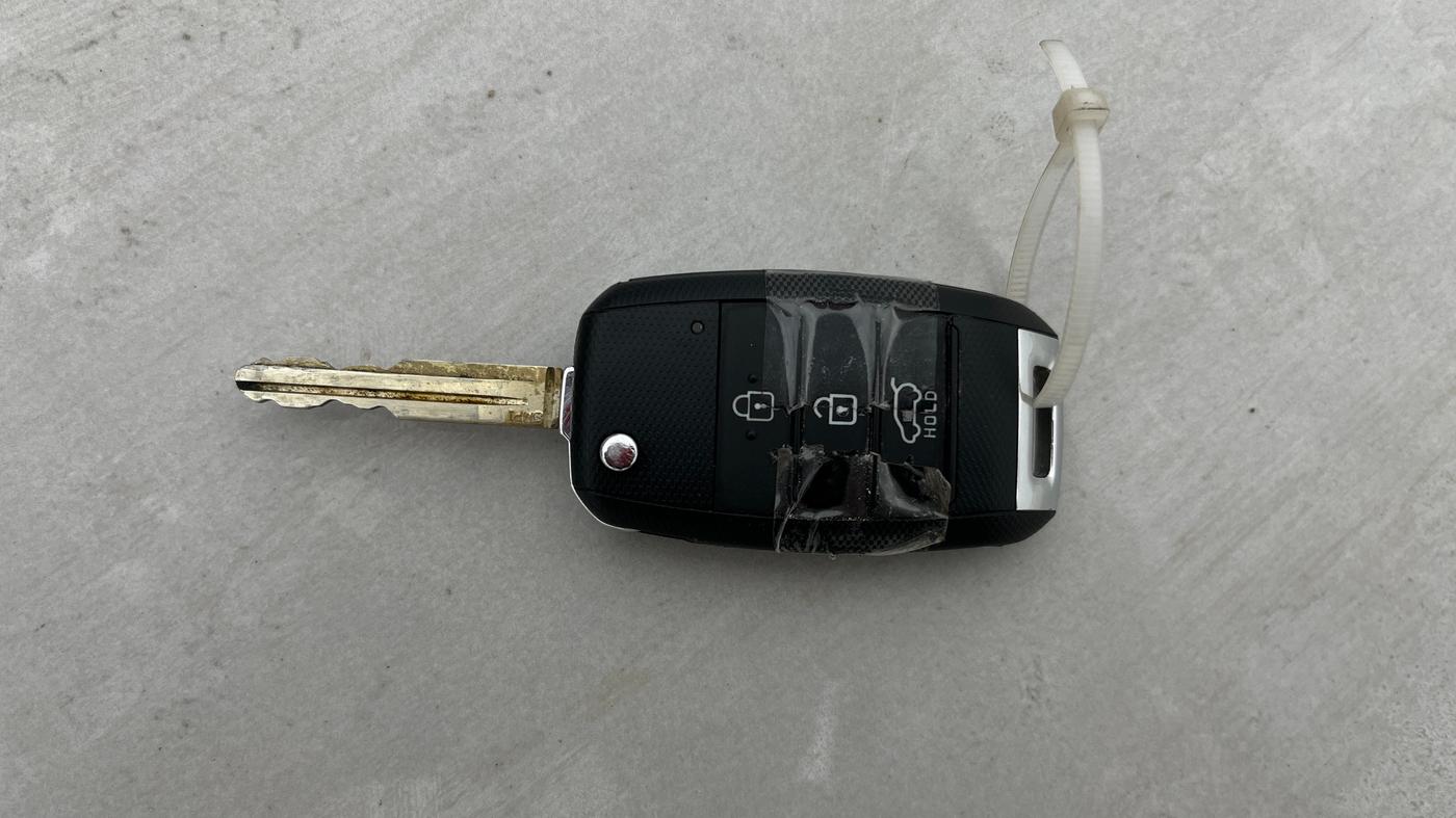 2023 KIA CARENS PRESTIGE 1.5 PETROL 7 STR, Petrol, Manual, 28,072 km, Key Close Up