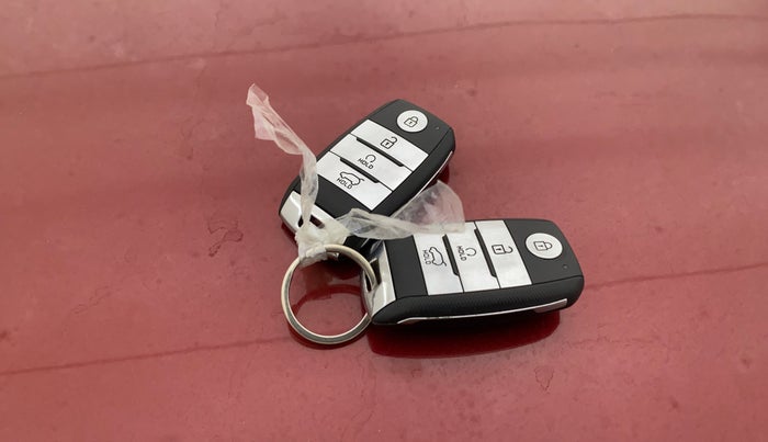 2021 KIA SONET HTX 1.0 IMT, Petrol, Manual, 40,355 km, Key Close Up