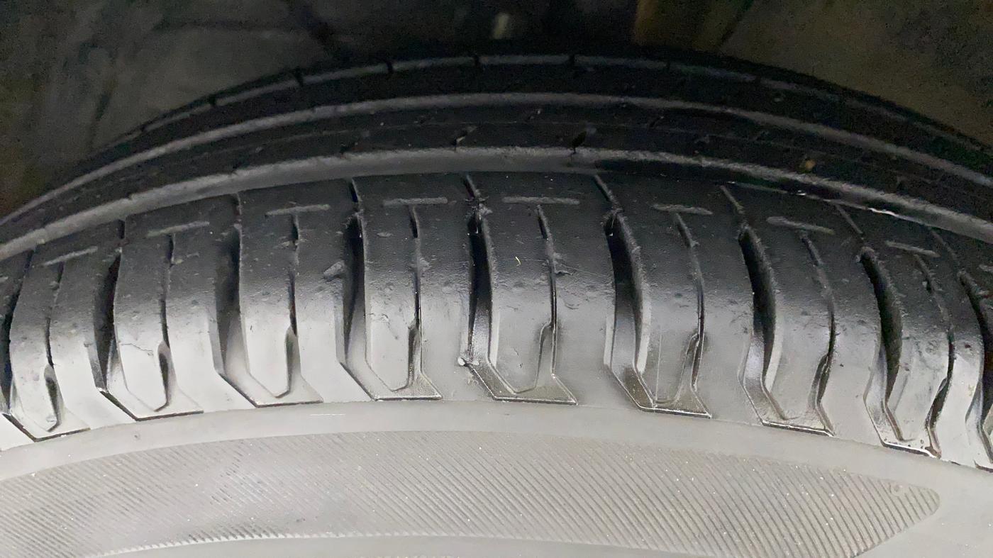 2017 Maruti Dzire VXI, Petrol, Manual, 12,360 km, Left Front Tyre Tread