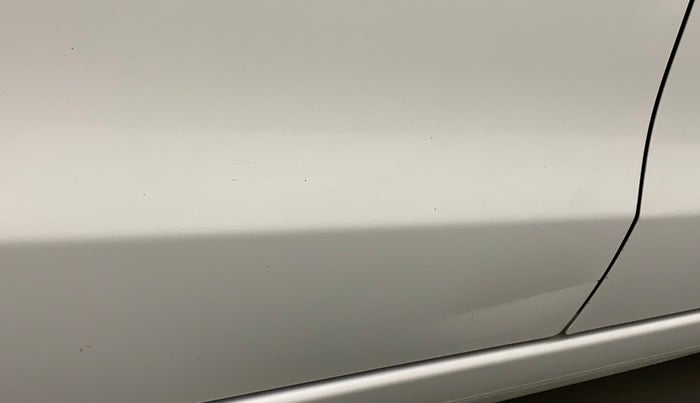 2016 Maruti Ertiga VDI SHVS, Diesel, Manual, 1,11,098 km, Right rear door - Minor scratches