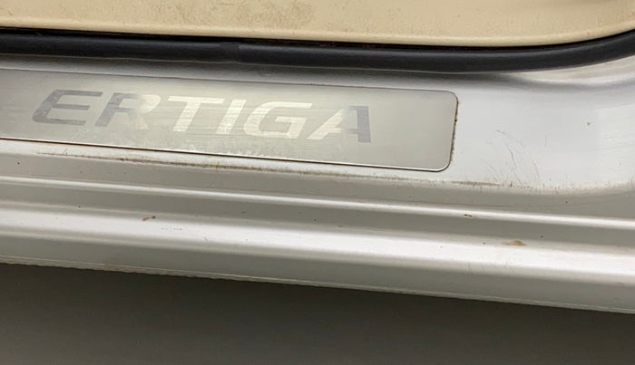 2016 Maruti Ertiga VDI SHVS, Diesel, Manual, 1,11,098 km, Left running board - Minor scratches