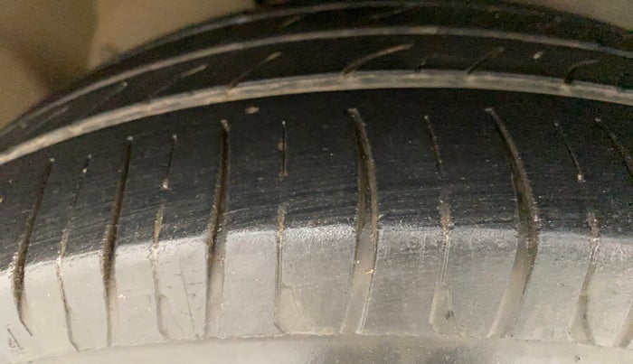 2016 Maruti Ertiga VDI SHVS, Diesel, Manual, 1,11,098 km, Right Rear Tyre Tread