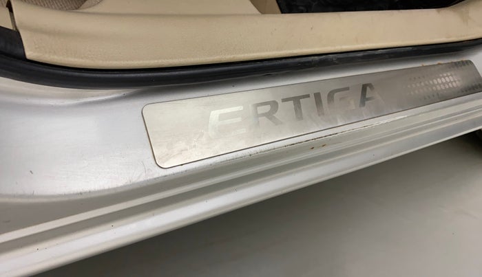 2016 Maruti Ertiga VDI SHVS, Diesel, Manual, 1,11,098 km, Right running board - Minor scratches
