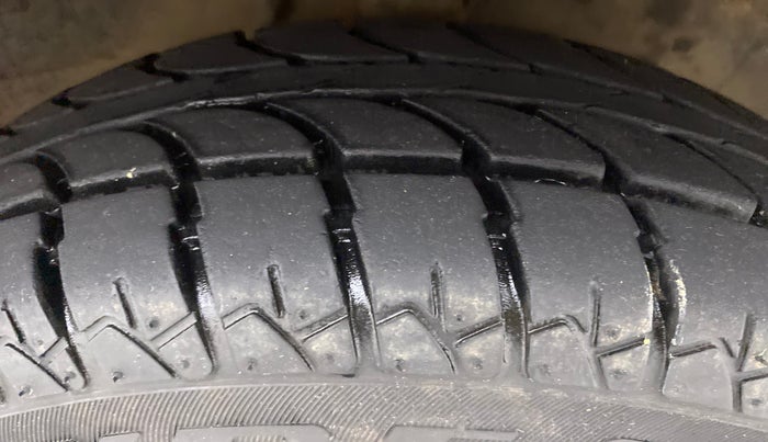 2010 Maruti Zen Estilo LXI, Petrol, Manual, 25,835 km, Right Front Tyre Tread