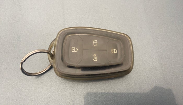 2023 Tata PUNCH ACCOMPLISHED DAZZLE SUNROOF CNG MT, CNG, Manual, 42,835 km, Key Close Up