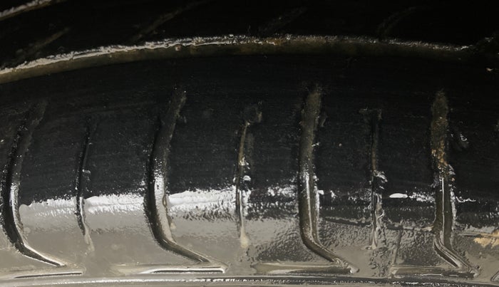 2017 Ford New Figo TITANIUM1.5 DIESEL, Diesel, Manual, 99,258 km, Right Front Tyre Tread