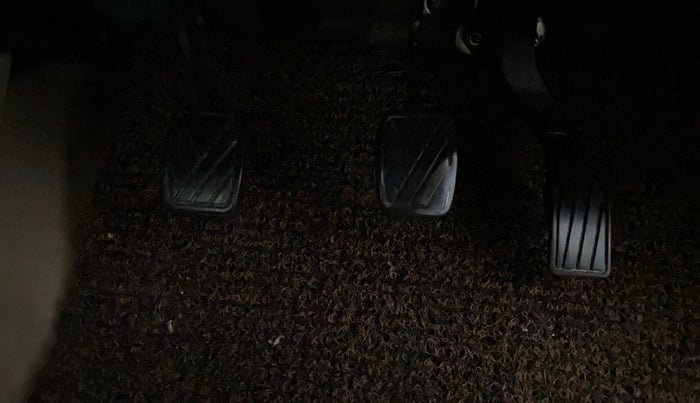 2014 Maruti Swift Dzire VXI, Petrol, Manual, 87,291 km, Pedals