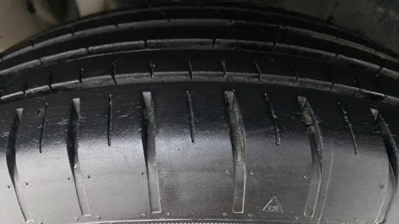 2019 Maruti Swift ZXI AMT, Petrol, Automatic, 25,849 km, Right Rear Tyre Tread