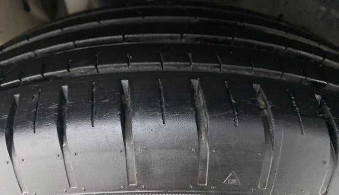 2019 Maruti Swift ZXI AMT, Petrol, Automatic, 25,849 km, Right Rear Tyre Tread