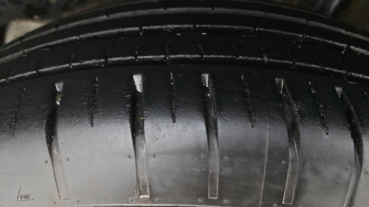 2019 Maruti Swift ZXI AMT, Petrol, Automatic, 25,849 km, Left Rear Tyre Tread