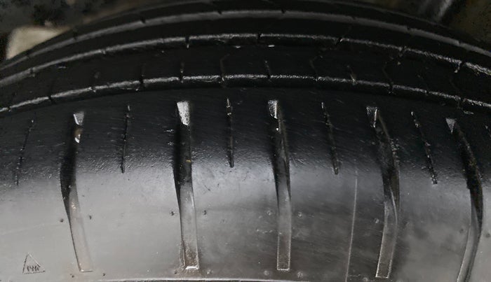 2019 Maruti Swift ZXI AMT, Petrol, Automatic, 25,849 km, Left Rear Tyre Tread