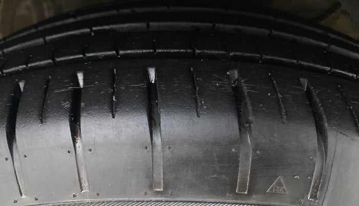 2019 Maruti Swift ZXI AMT, Petrol, Automatic, 25,849 km, Right Front Tyre Tread