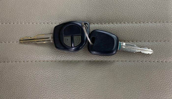 2016 Maruti Alto K10 VXI, Petrol, Manual, 47,586 km, Key Close Up