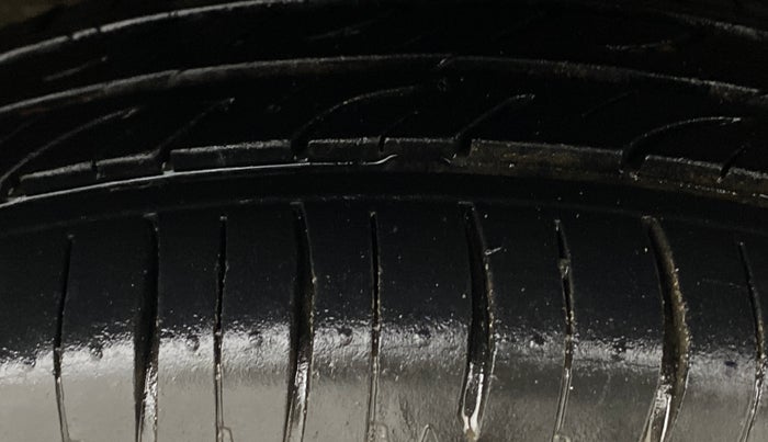 2016 Maruti Alto K10 VXI, Petrol, Manual, 47,586 km, Right Front Tyre Tread