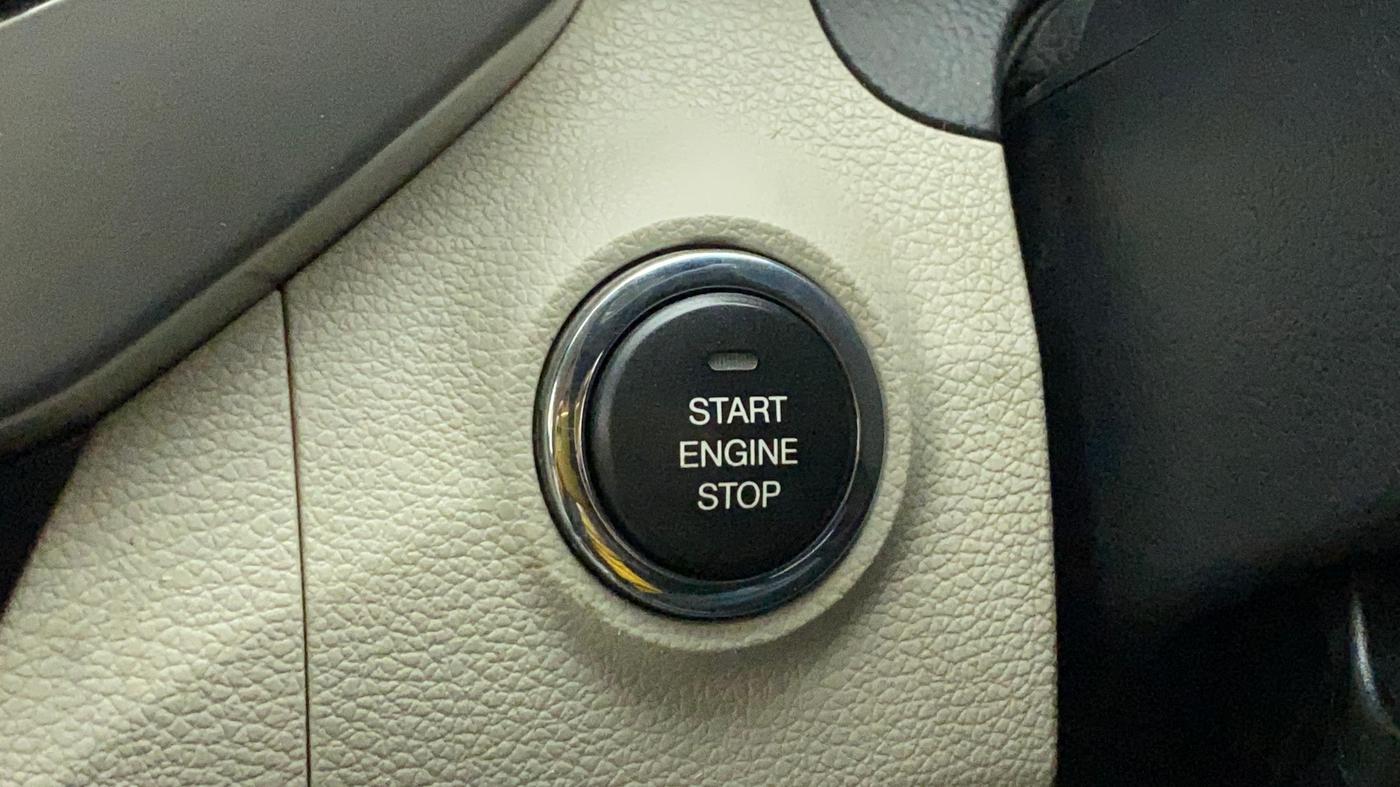 2019 Mahindra XUV300 W8 1.5 DIESEL, CNG, Manual, 71,169 km, Keyless Start/ Stop Button