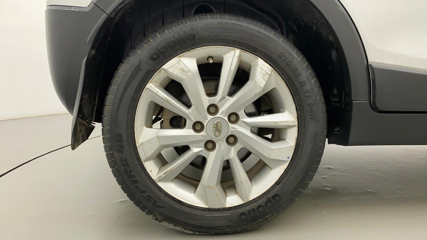 2019 Mahindra XUV300 W8 1.5 DIESEL, CNG, Manual, 71,169 km, Right Rear Wheel