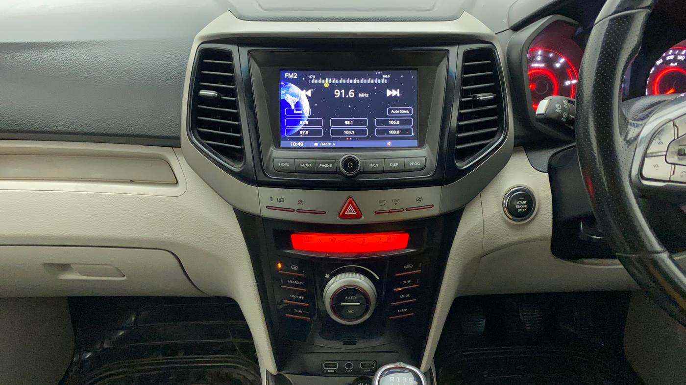 2019 Mahindra XUV300 W8 1.5 DIESEL, CNG, Manual, 71,169 km, Air Conditioner